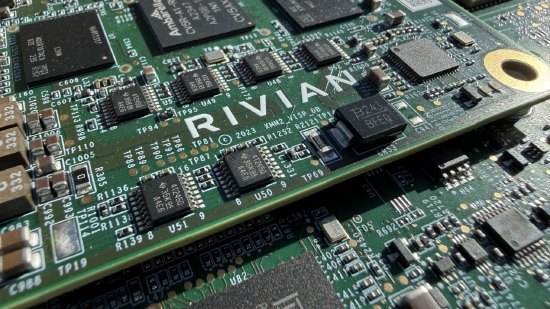Rivian 宣布发行 7500 万股融资，股价大跌 18%